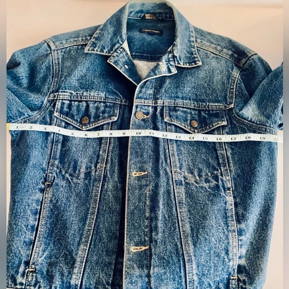Vintage 80s Durable blue classic trucker jacket.Somewhat distressed.Size M